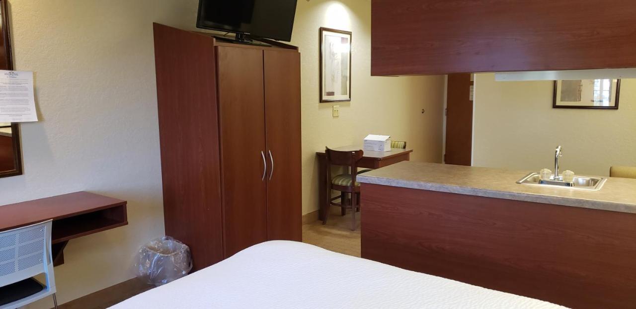 Microtel & By Wyndham Hotel 2*