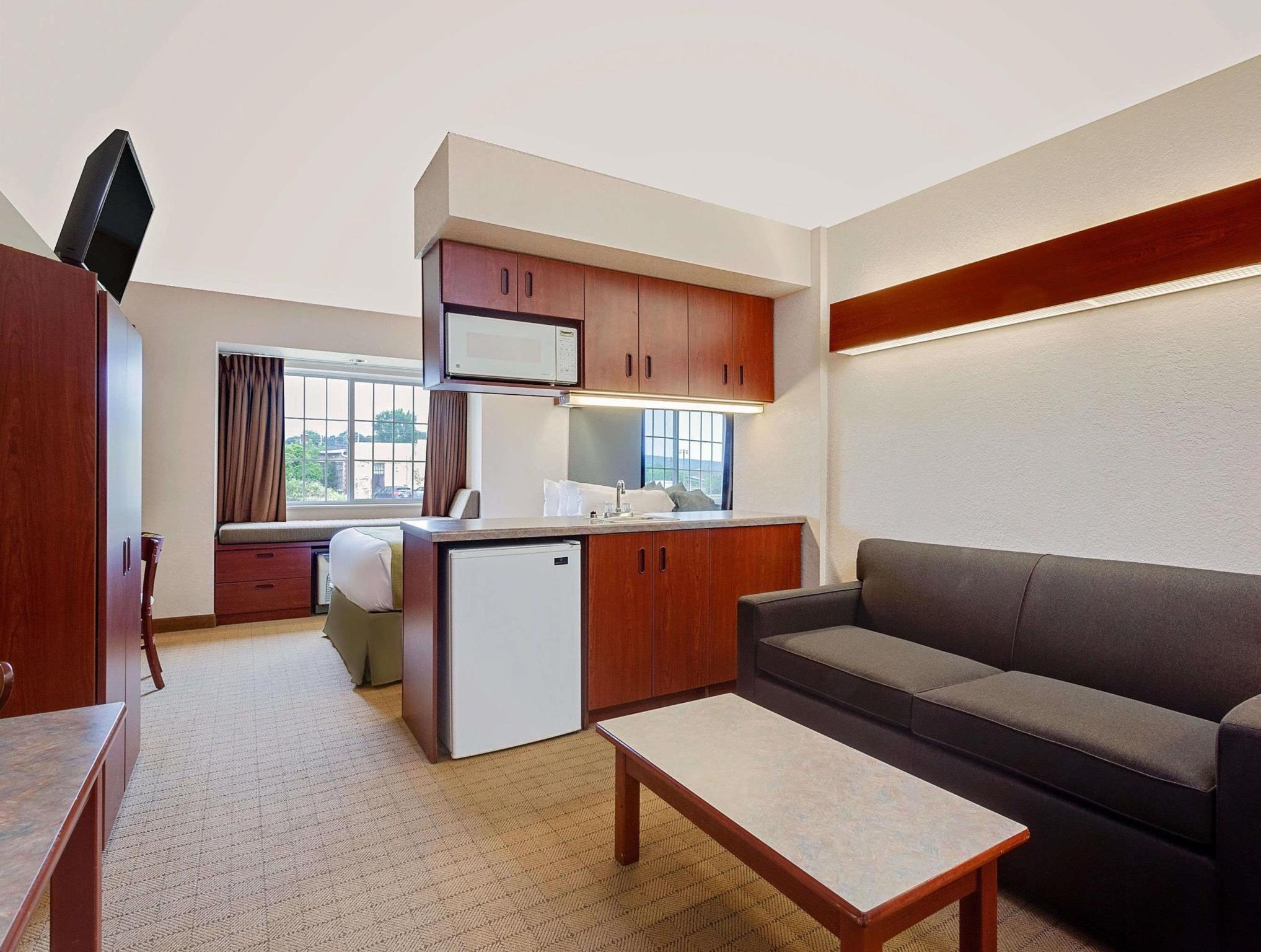 Microtel & By Wyndham Hotel 2*