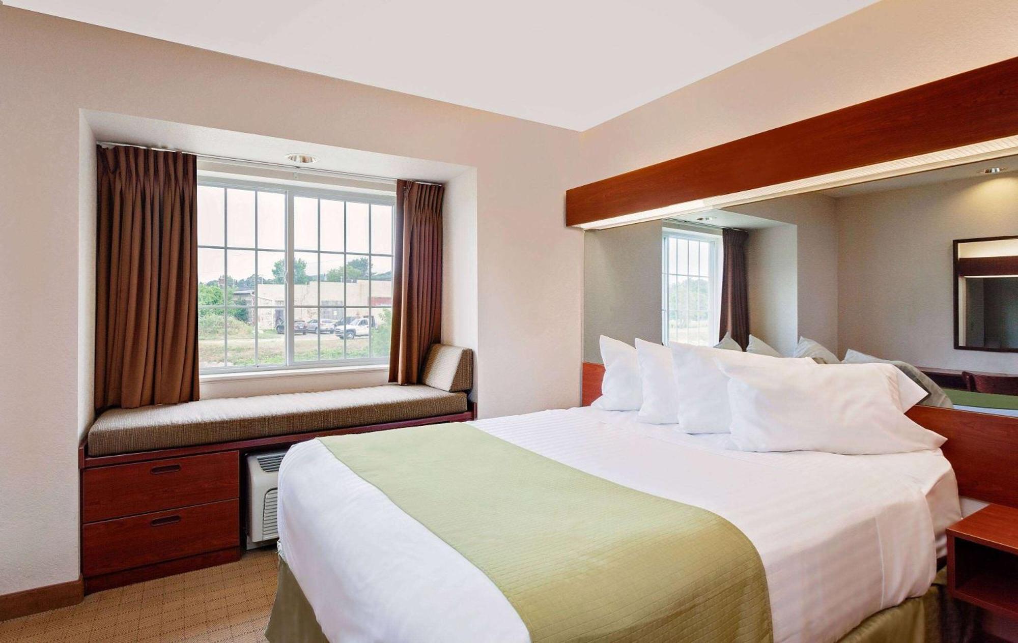 Microtel & By Wyndham Hotel Wellsville