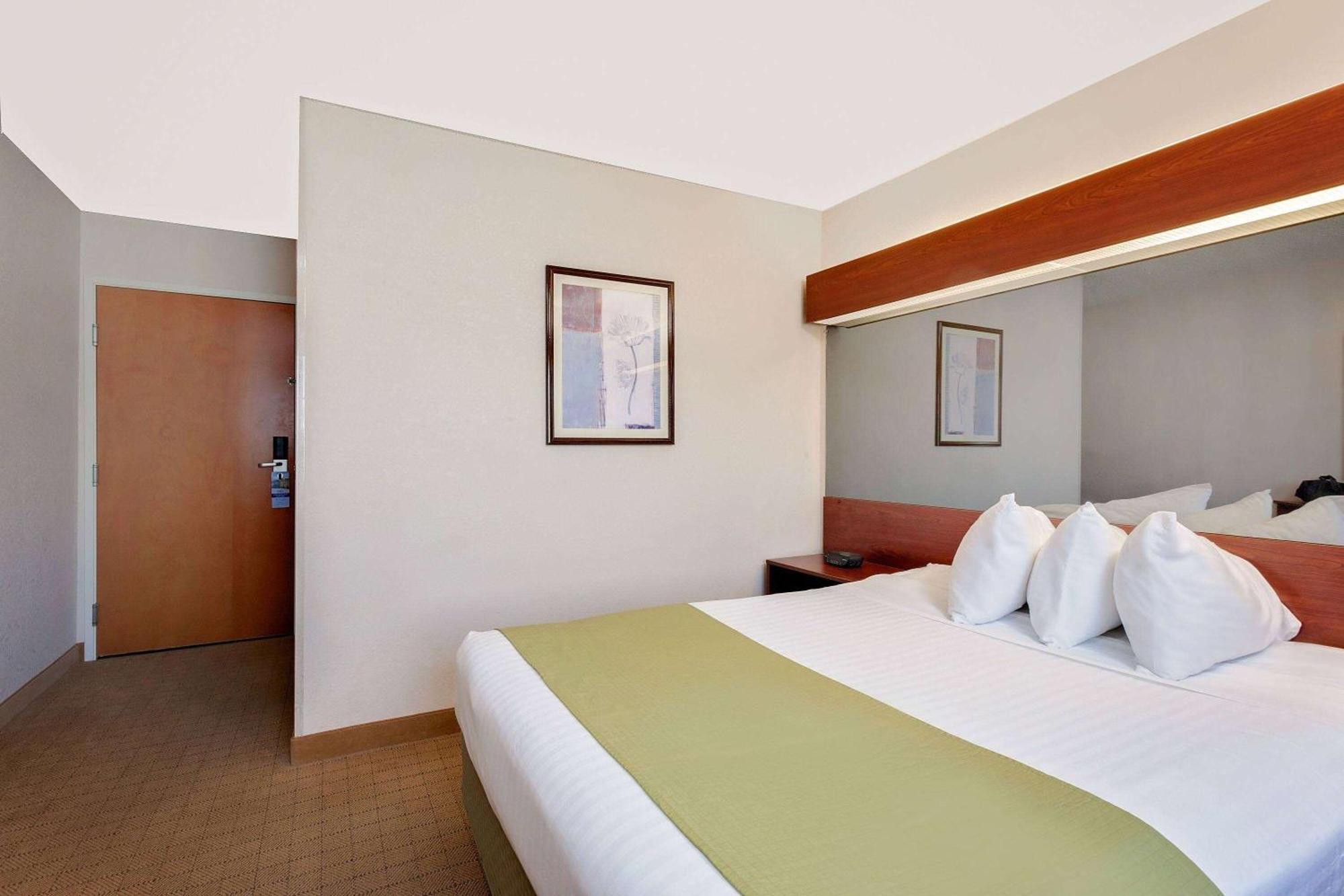 Microtel & By Wyndham Hotel Wellsville