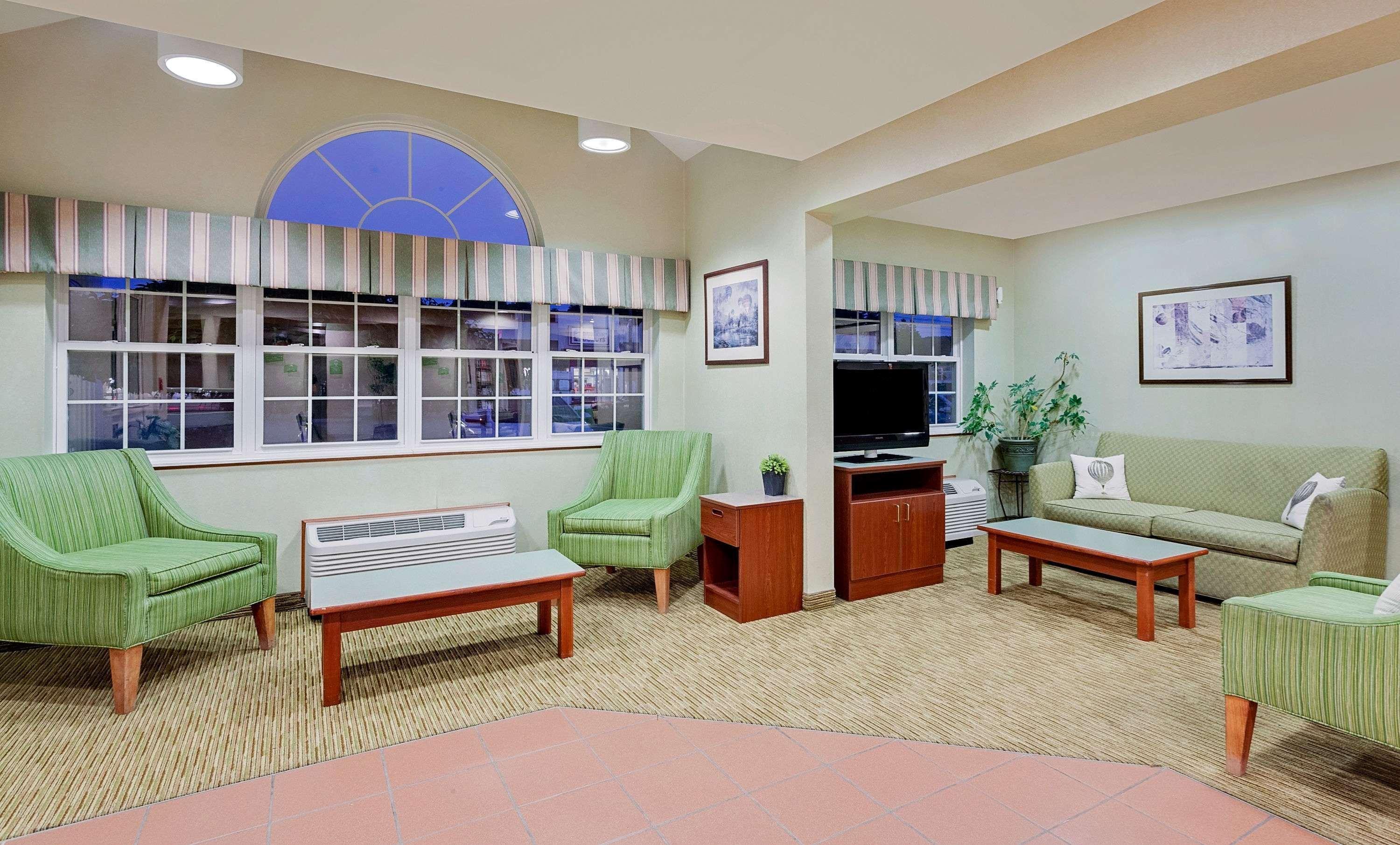 Microtel & By Wyndham Hotel 2*